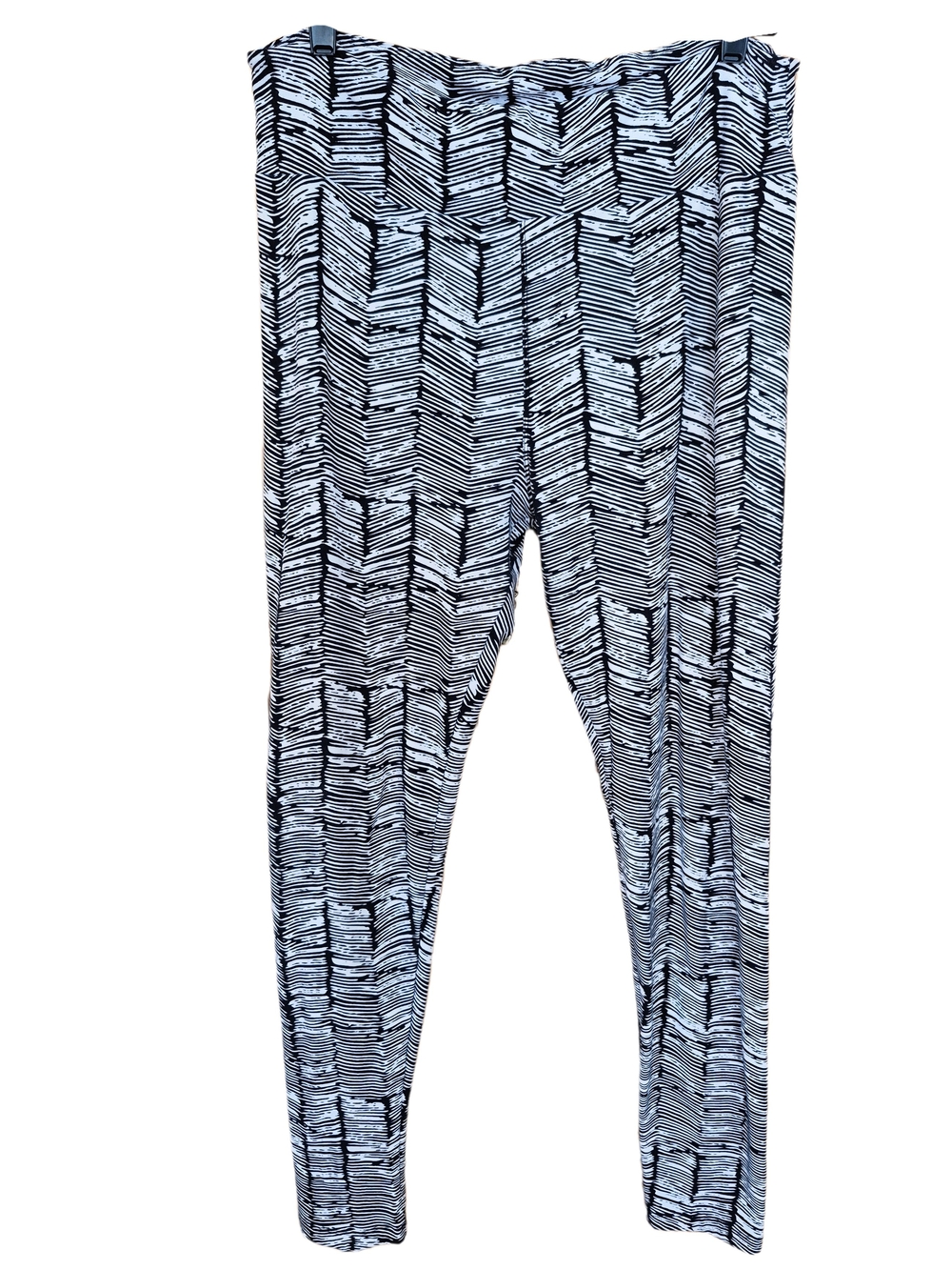 LuLaRoe Black White Geometric Chevron Leggings Size L/XL Buttery Soft
